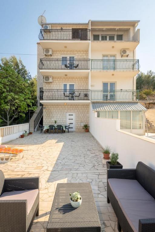 Ferienwohnung In Arbanija Mit Meerblick, Balkon, Klimaanlage, W-Lan 5137-1 Trogir Exterior foto